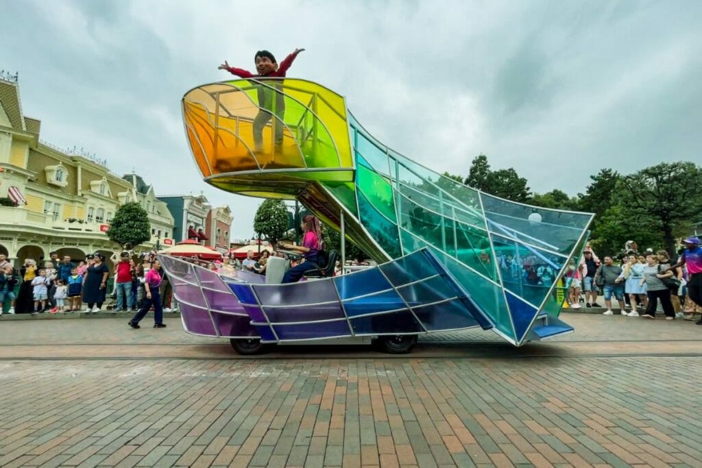 Is-Dineyland-Paris-with-it-parade